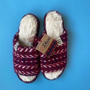 Dluxe By Deerfoam Shoes.